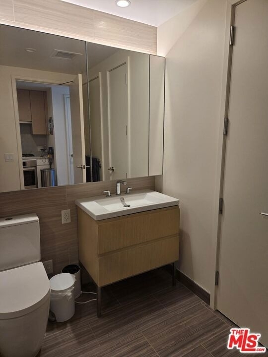 877 Francisco Street - Photo 3