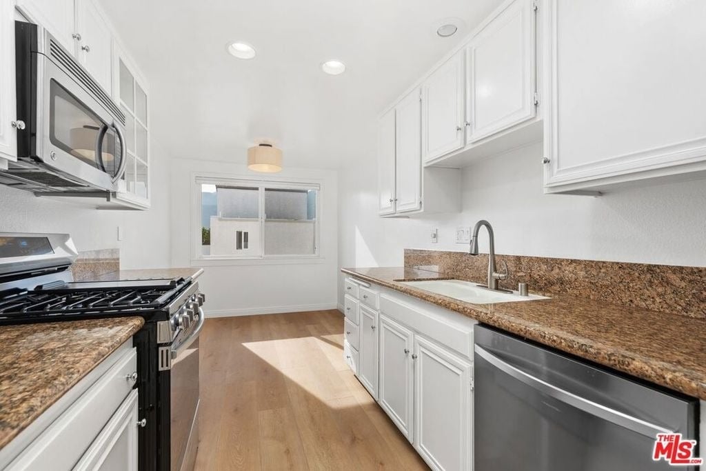 1550 Palisades Drive - Photo 11