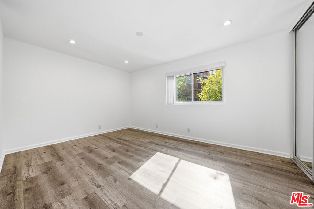 1037 N Vista Street - Photo 9