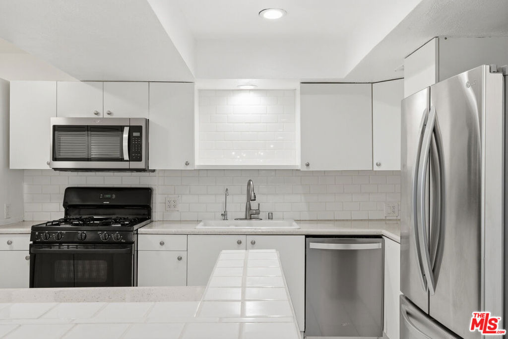 1037 N Vista Street - Photo 7