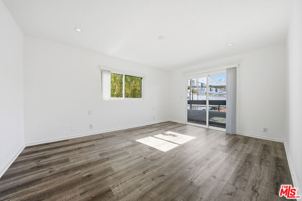 1037 N Vista Street - Photo 12