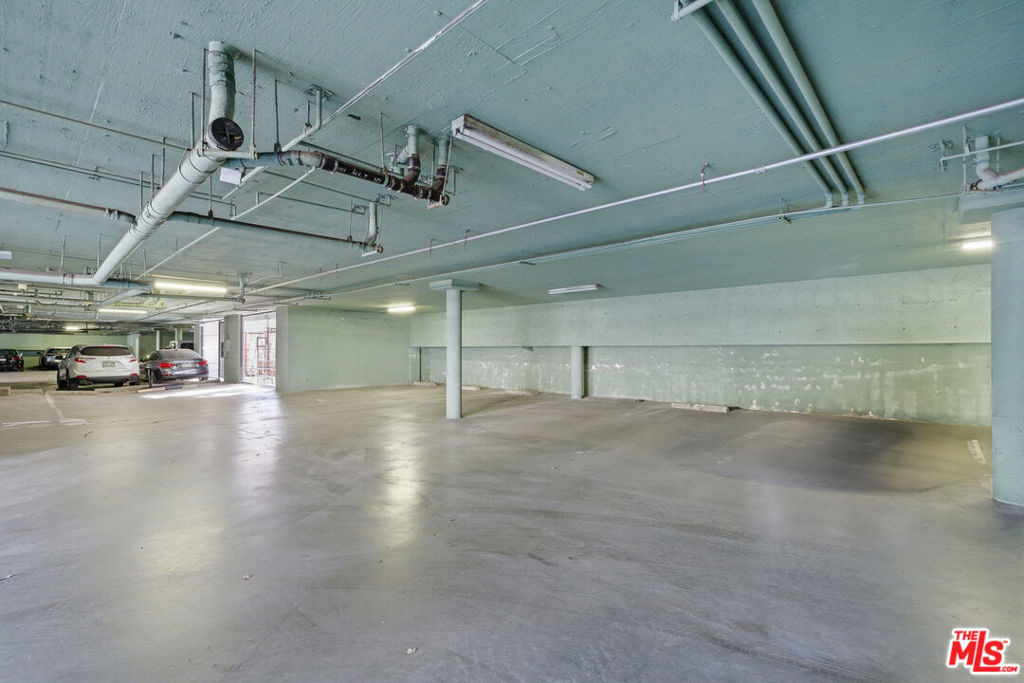 1037 N Vista Street - Photo 1