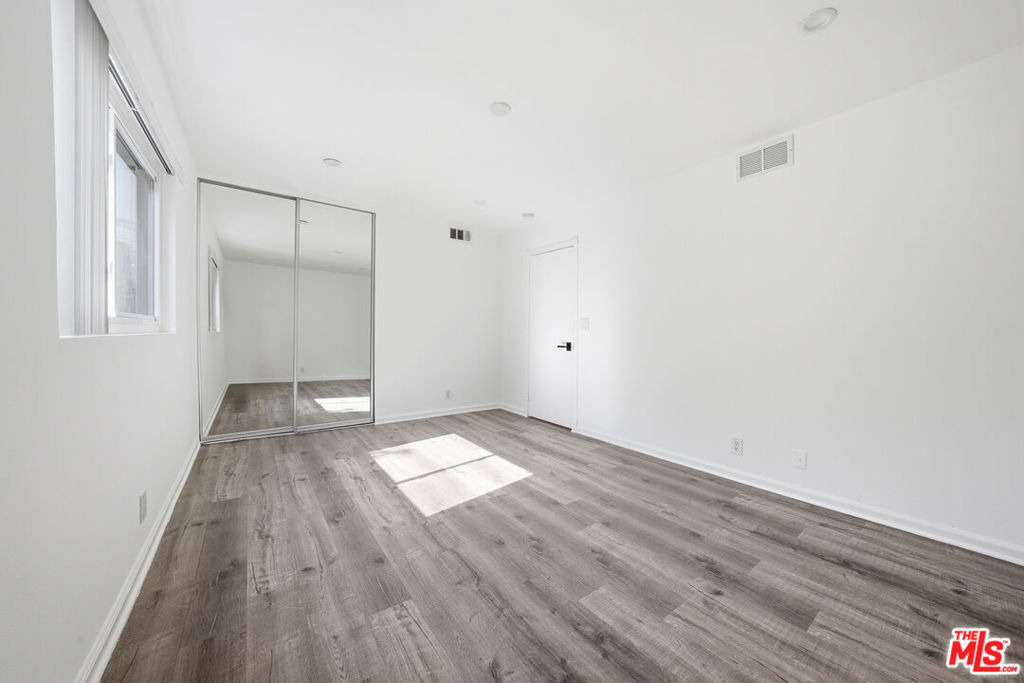 1037 N Vista Street - Photo 10