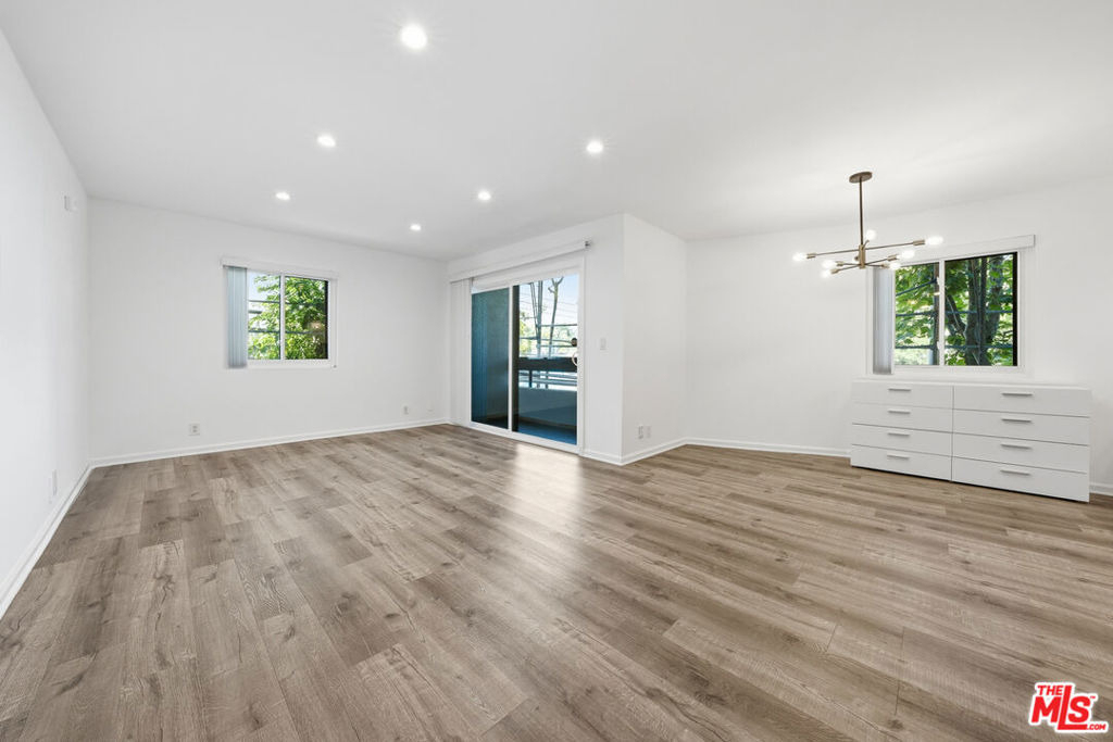 1037 N Vista Street - Photo 4