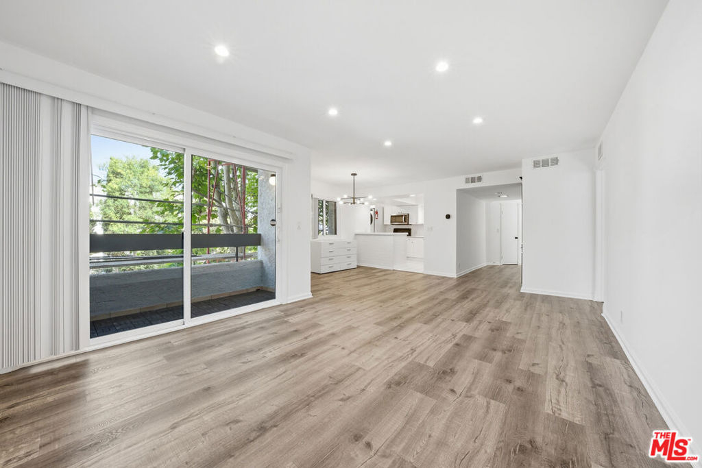 1037 N Vista Street - Photo 5