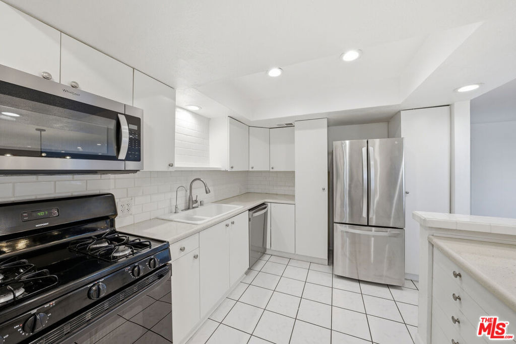 1037 N Vista Street - Photo 8