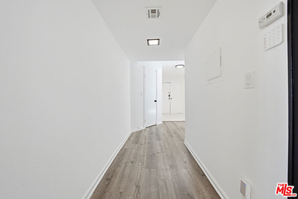 1037 N Vista Street - Photo 3