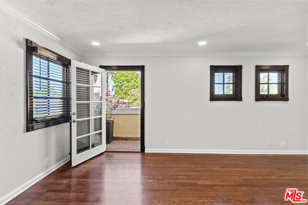 1118 Cardiff Avenue - Photo 3
