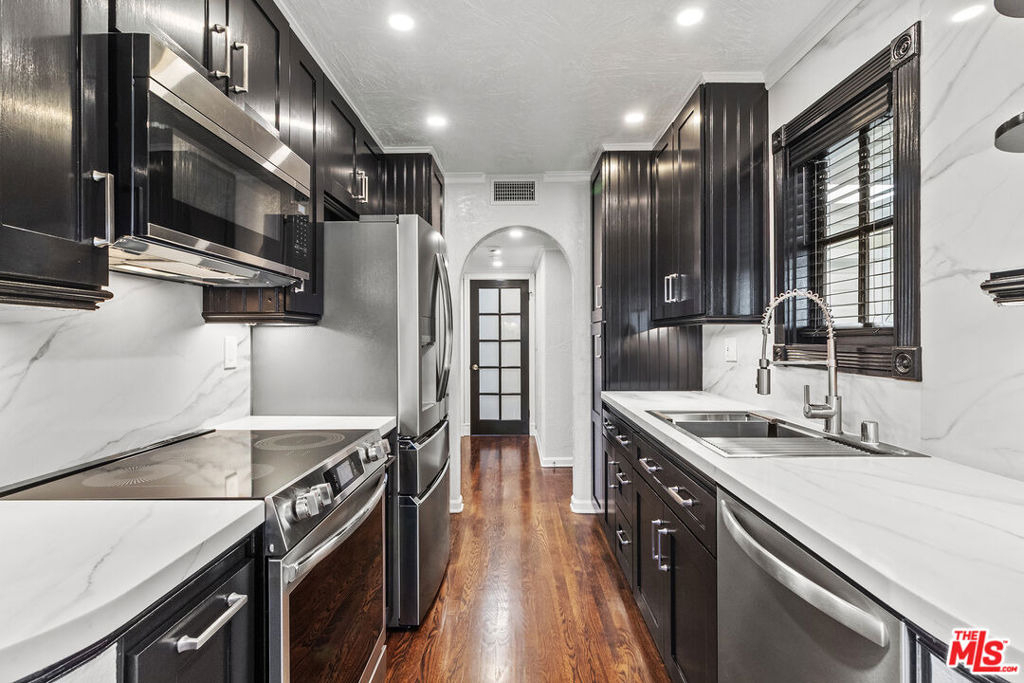 1118 Cardiff Avenue - Photo 11
