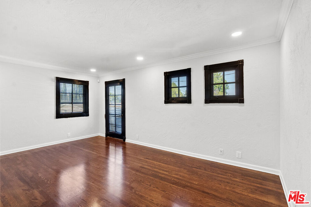 1118 Cardiff Avenue - Photo 5