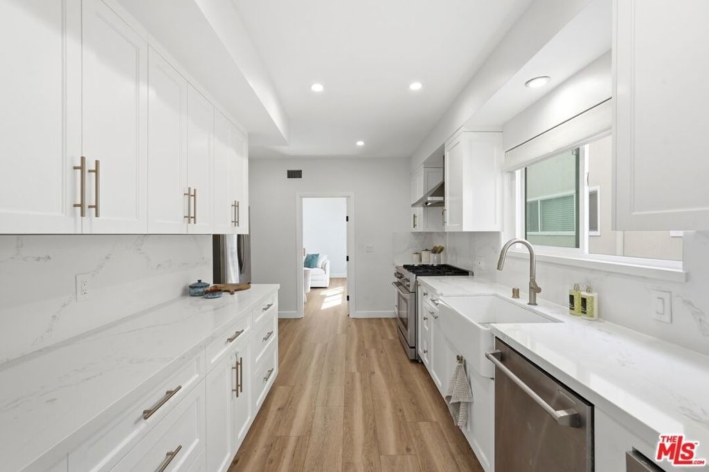 324 S Elm Drive - Photo 9
