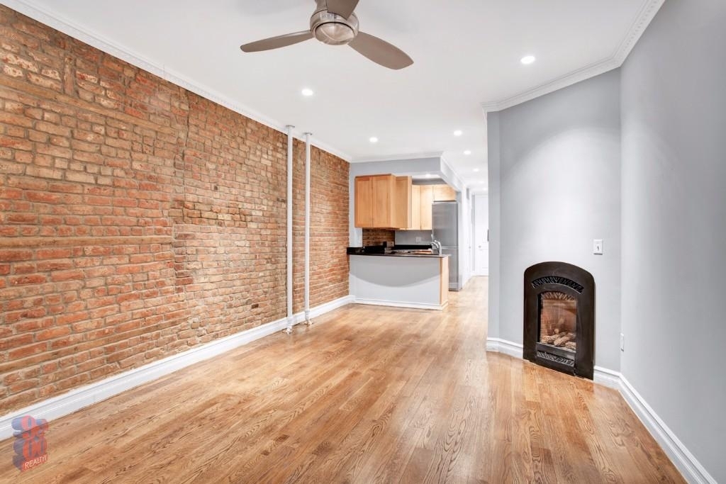 277 E 10th St - Photo 7