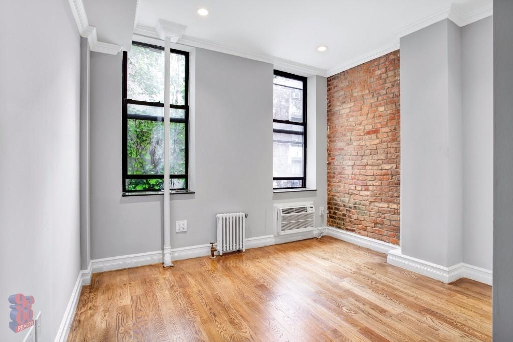 277 E 10th St - Photo 5