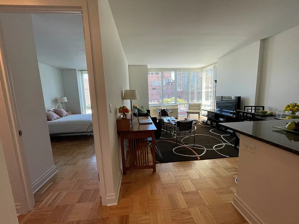 Lexington Avenue / 97th Street - Photo 3