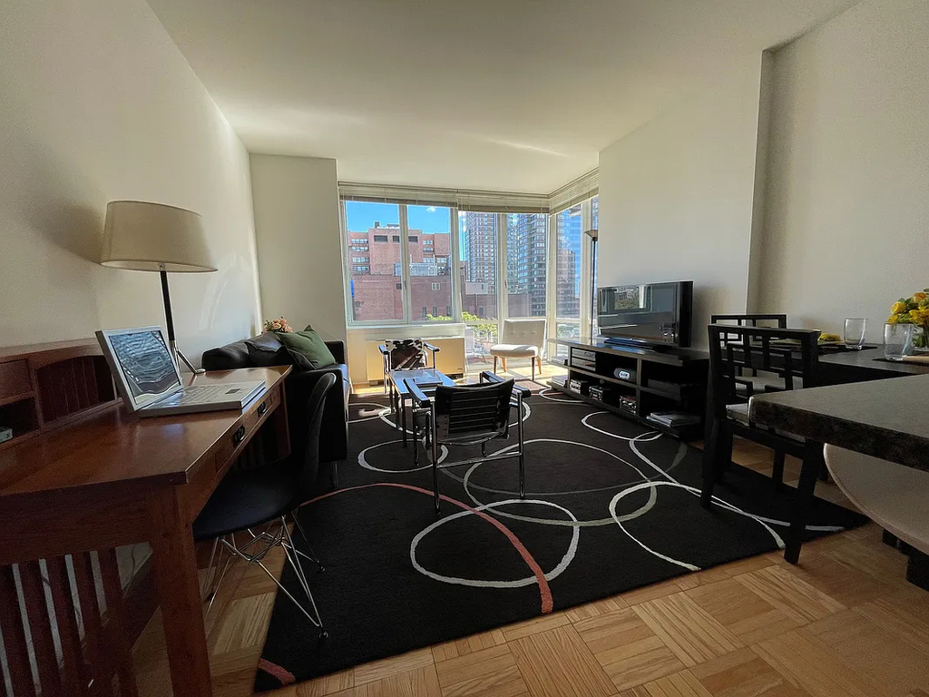 Lexington Avenue / 97th Street - Photo 2