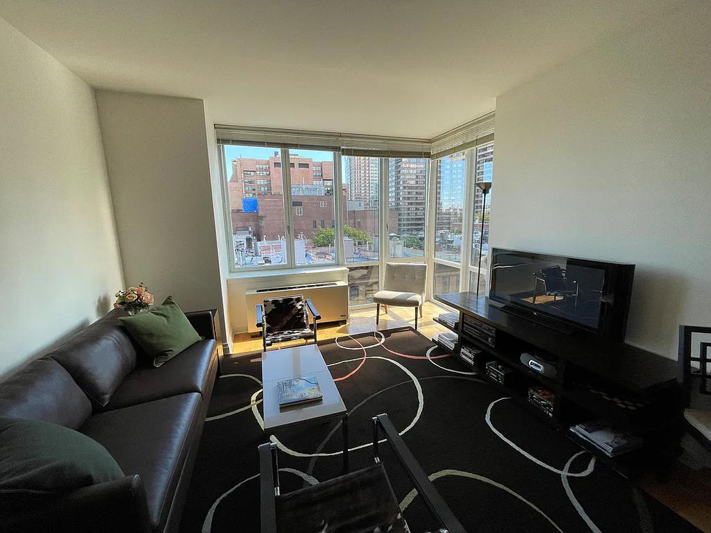 Lexington Avenue / 97th Street - Photo 1