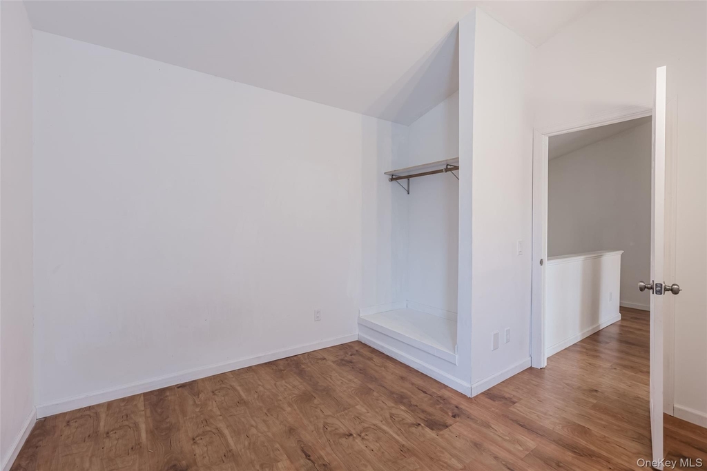 606 E Jericho Turnpike - Photo 7