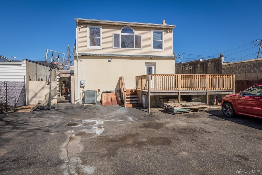 606 E Jericho Turnpike - Photo 16