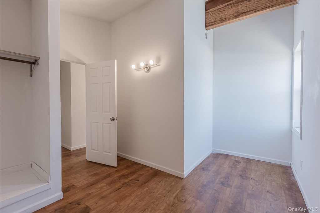 606 E Jericho Turnpike - Photo 12