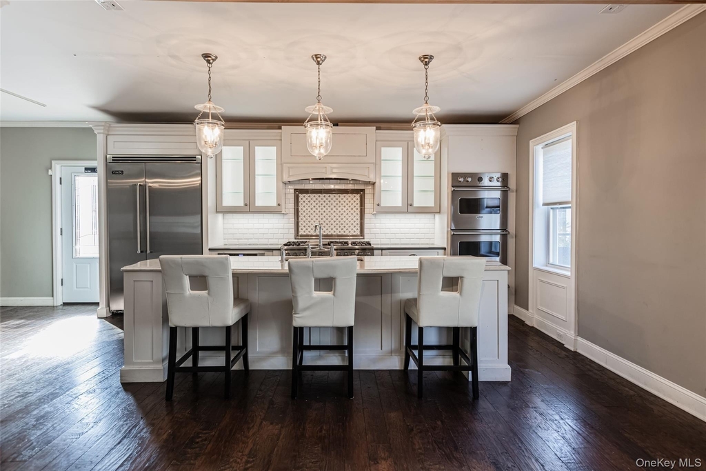 606 E Jericho Turnpike - Photo 4