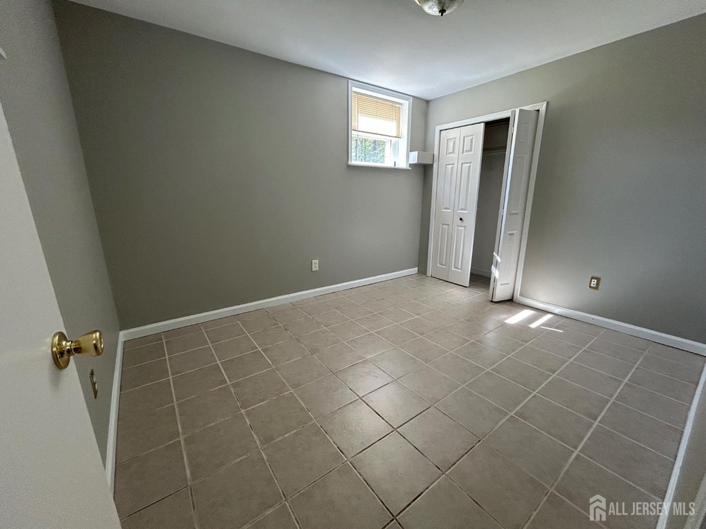 205 College Drive - Photo 3