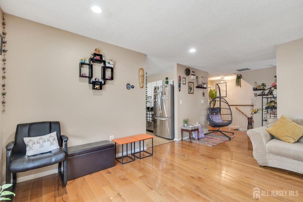 55 Guisborough Way - Photo 4