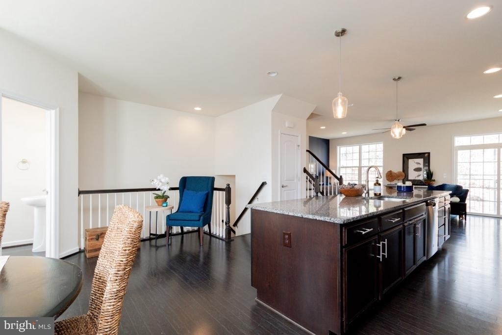 1329 Gilmore Street - Photo 9