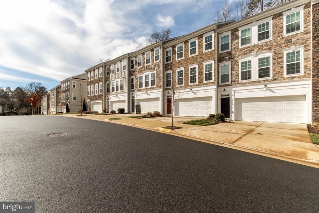 1329 Gilmore Street - Photo 2