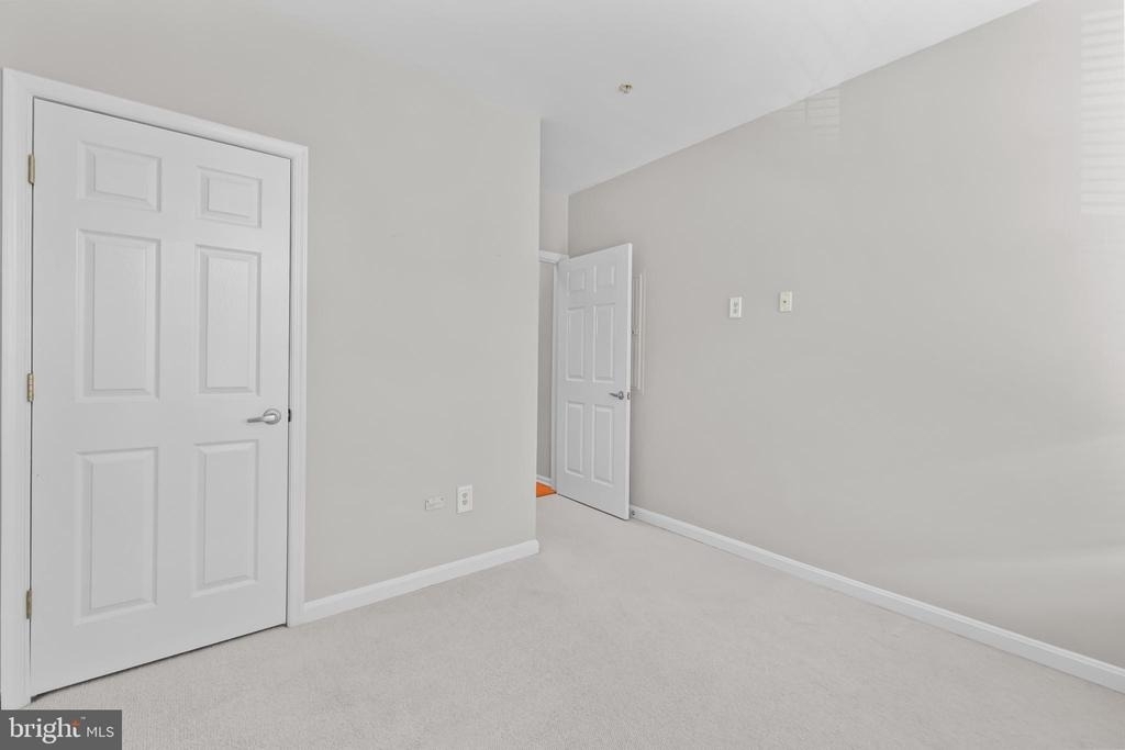 4951 Brenman Park Drive - Photo 32