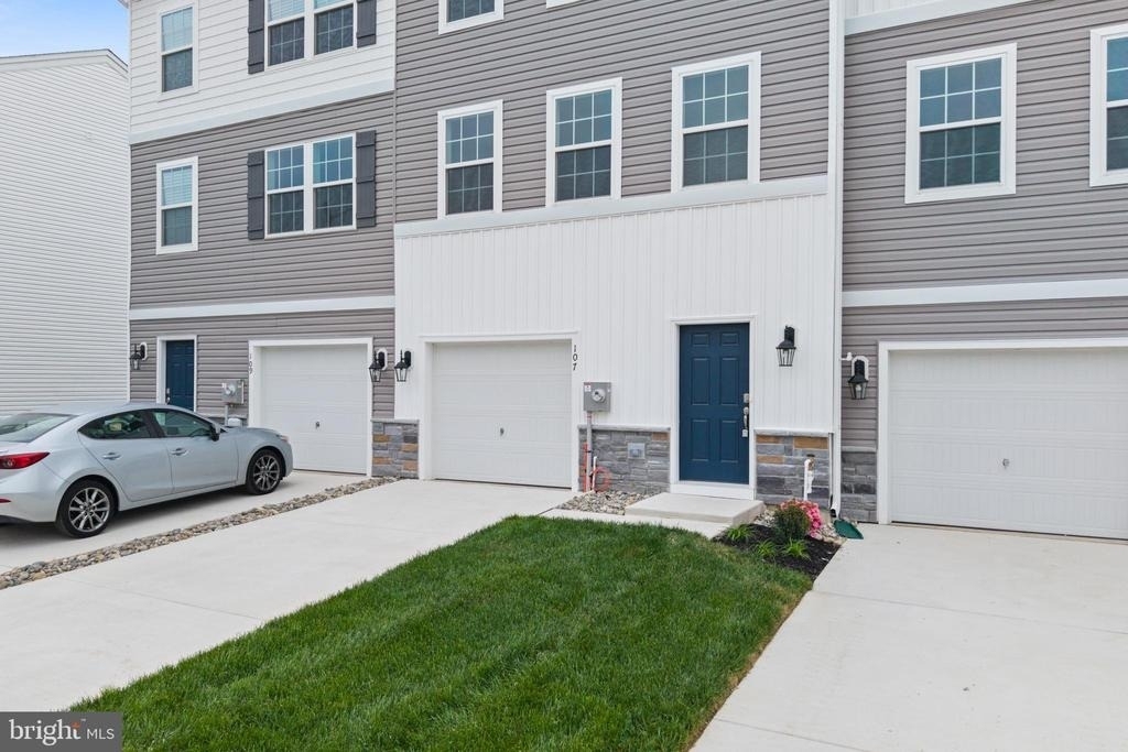 107 Clinton Street - Photo 3