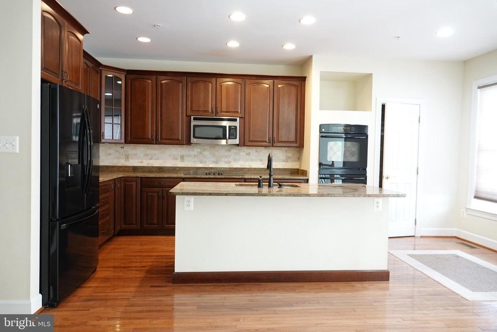 1112 Pleasant Drive - Photo 6