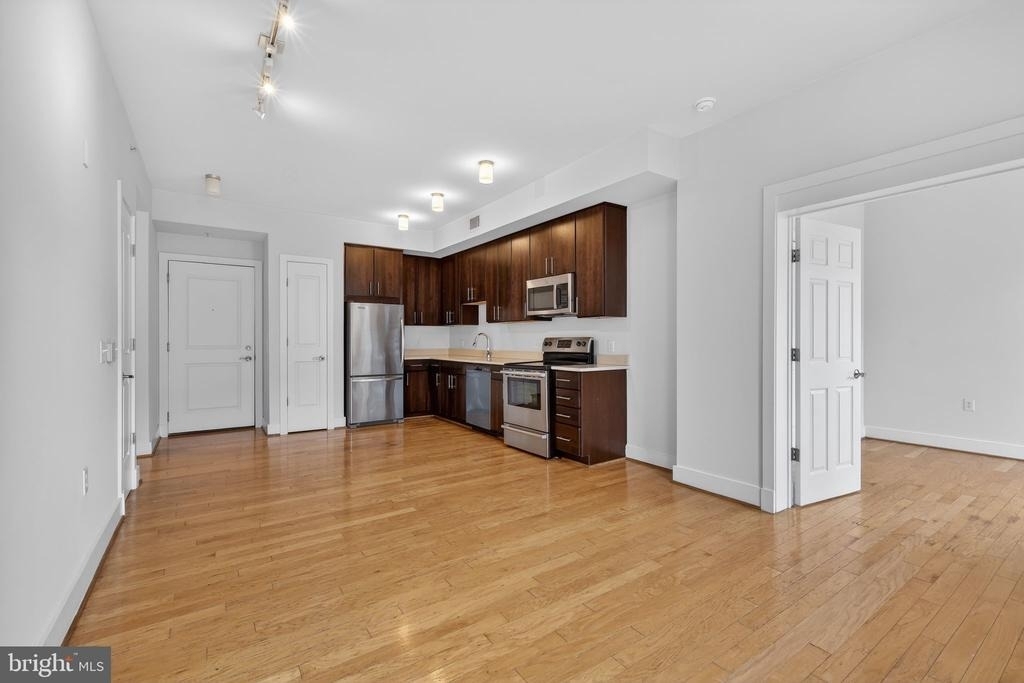 3801 Georgia Avenue Nw - Photo 4