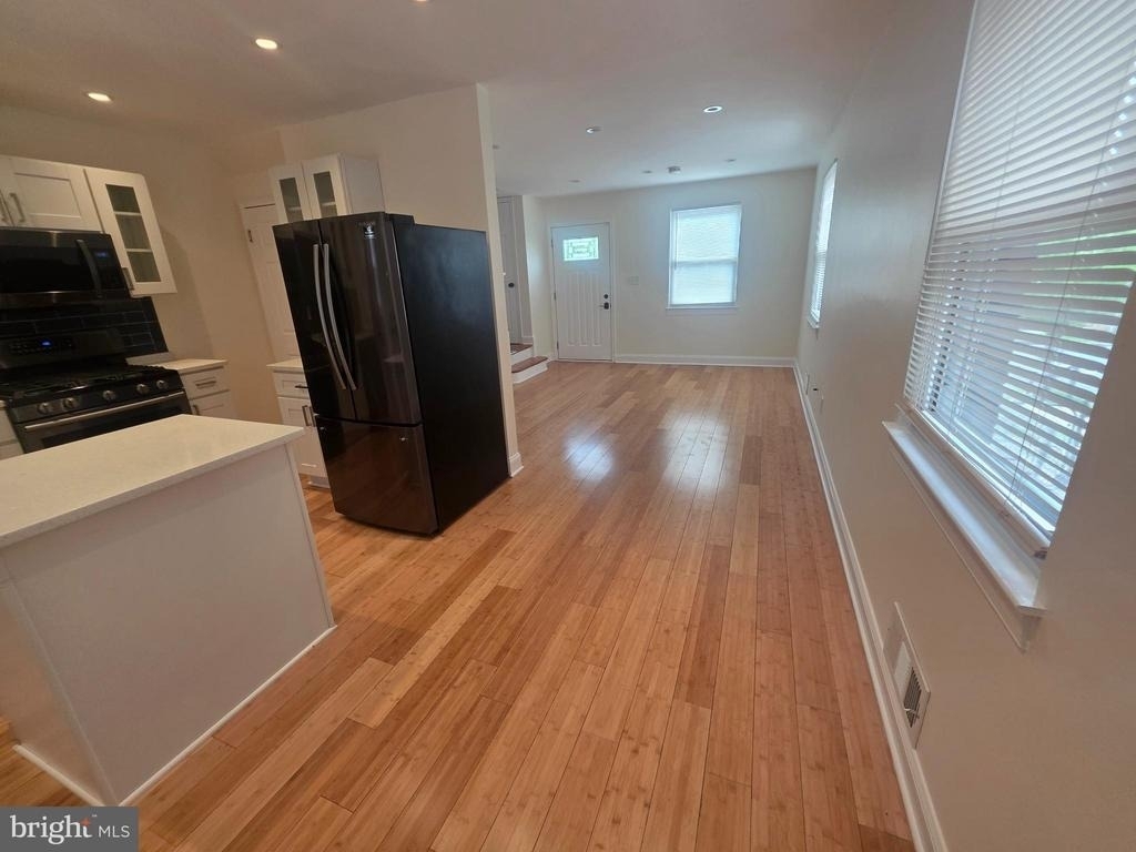636 Burns Street Se - Photo 8