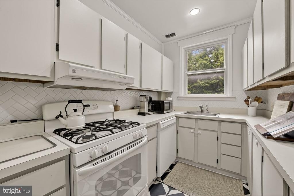 1605 44th Street Nw - Photo 10