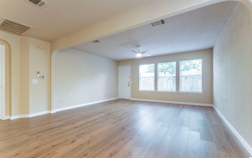 7106 Thannas Way - Photo 1