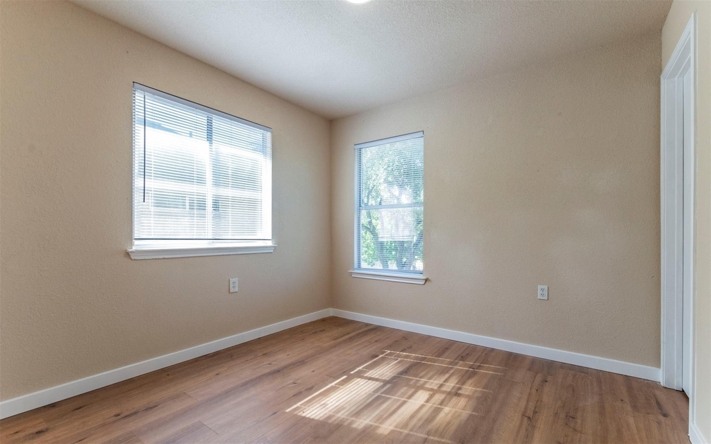7106 Thannas Way - Photo 11