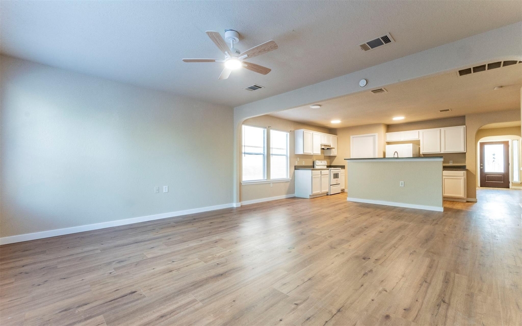 7106 Thannas Way - Photo 2