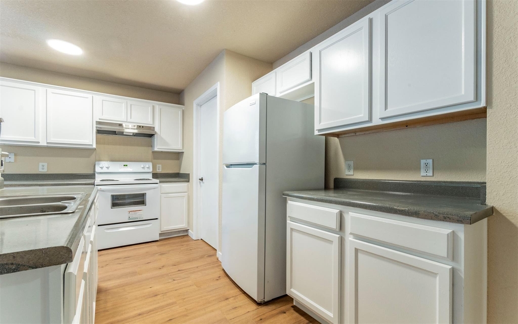 7106 Thannas Way - Photo 5