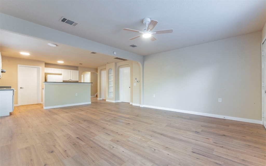 7106 Thannas Way - Photo 3