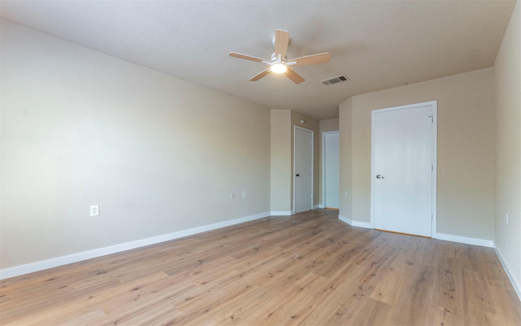 7106 Thannas Way - Photo 7