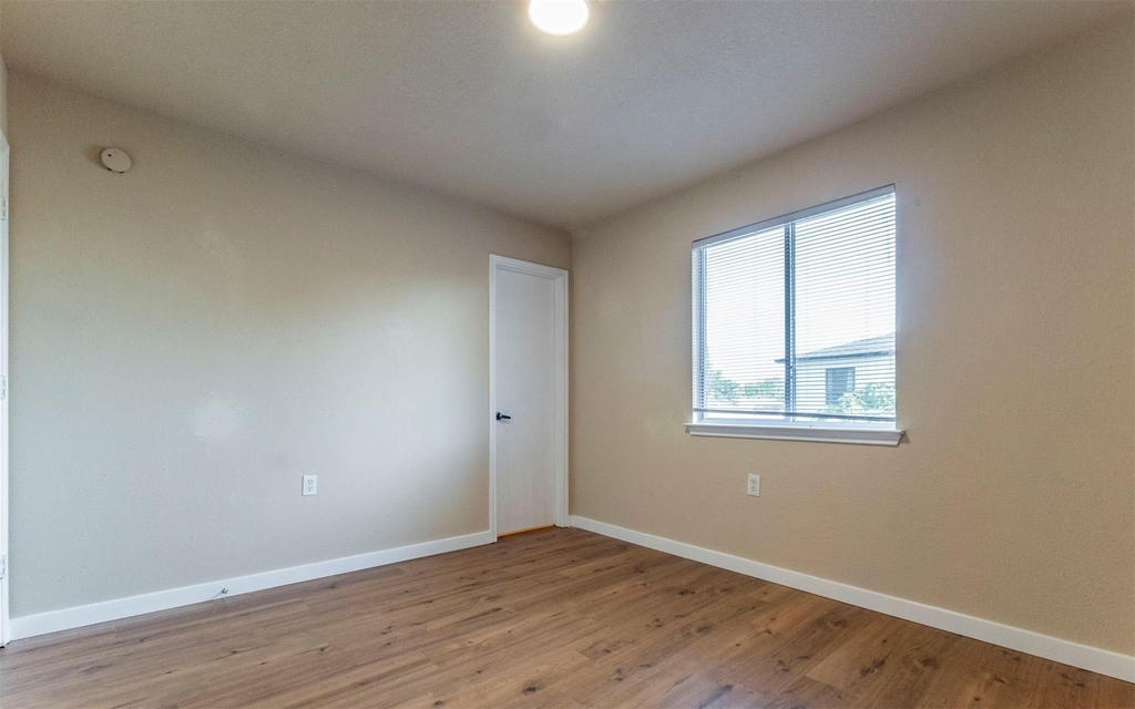 7106 Thannas Way - Photo 13