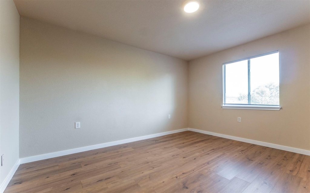 7106 Thannas Way - Photo 14