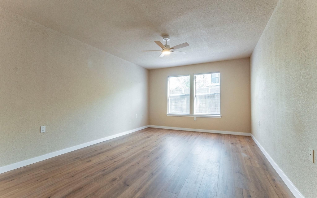 7106 Thannas Way - Photo 6