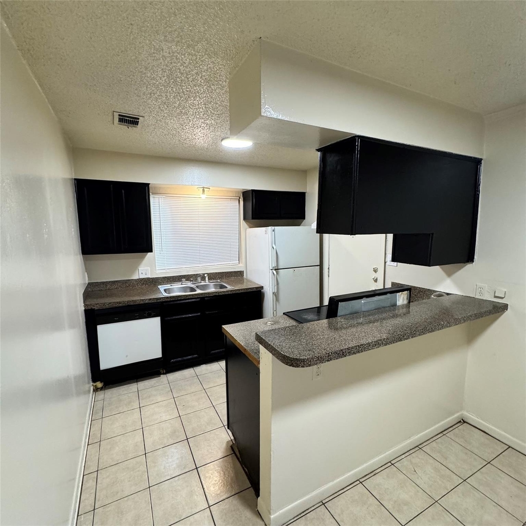 1626 Royal Hill Dr - Photo 9