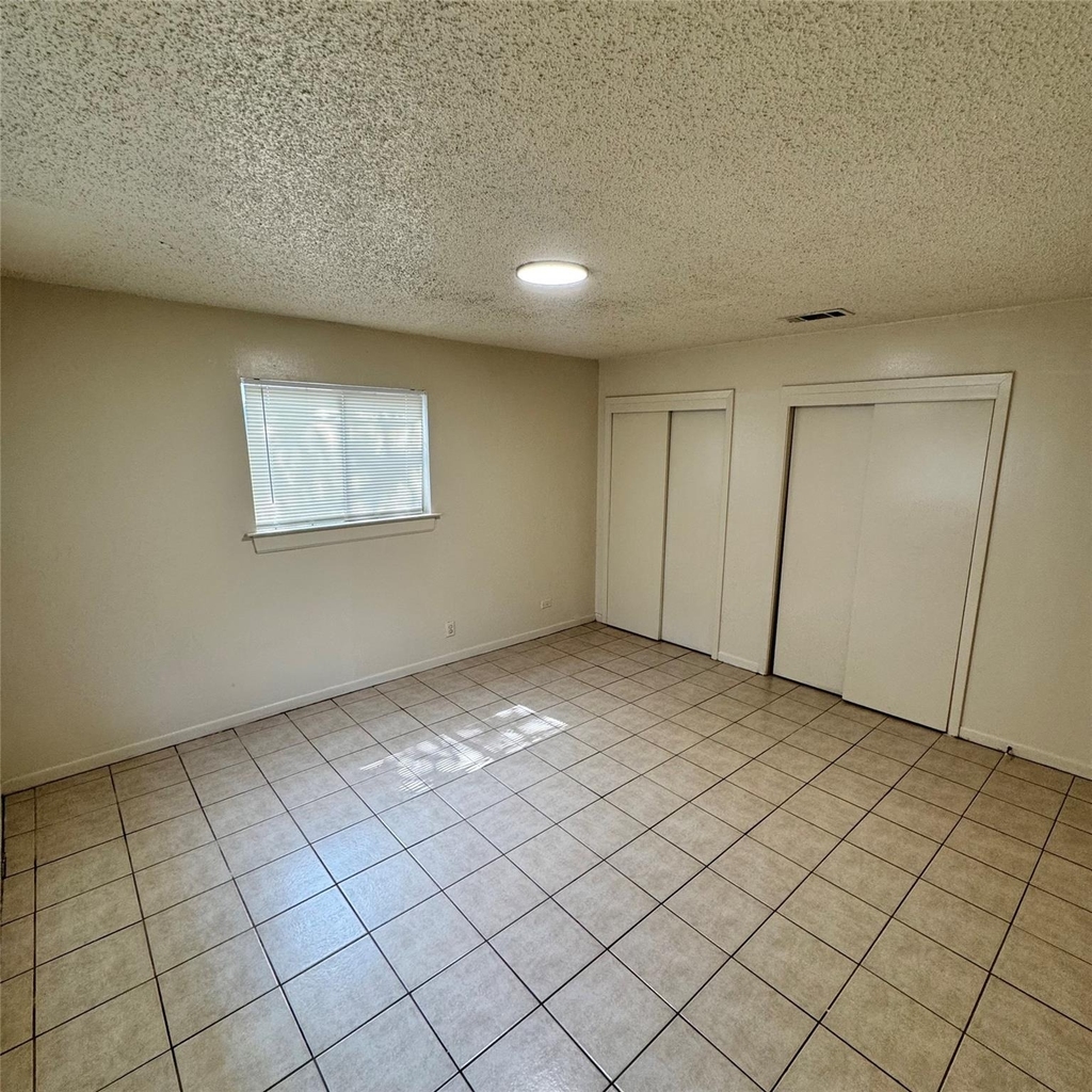 1626 Royal Hill Dr - Photo 2