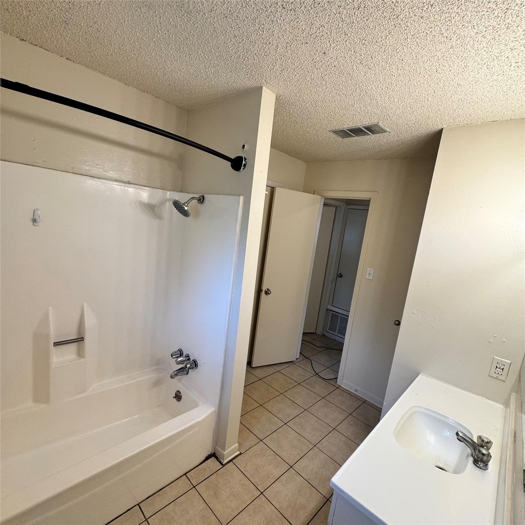 1626 Royal Hill Dr - Photo 4