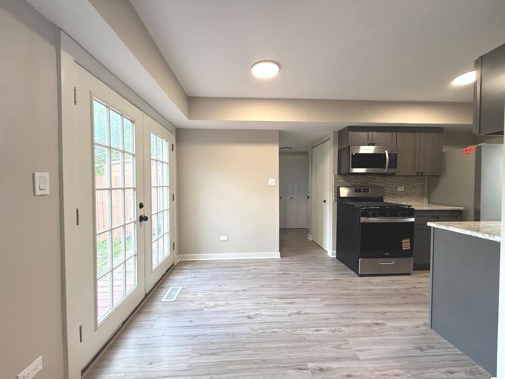 750 Roosevelt Road - Photo 3