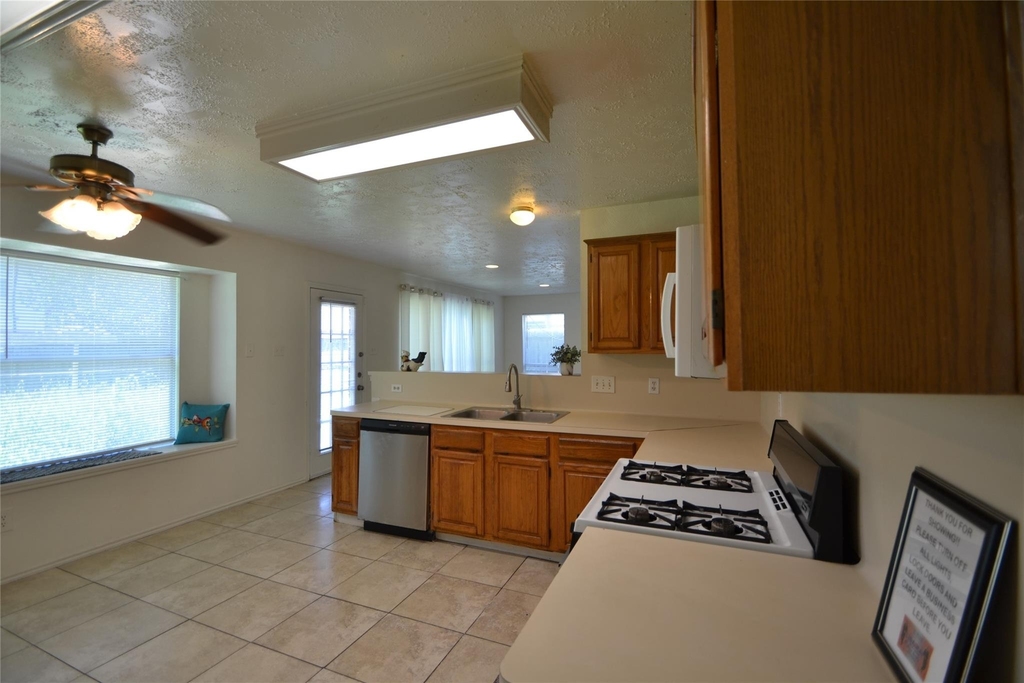 12410 Meadow Briar Drive - Photo 8