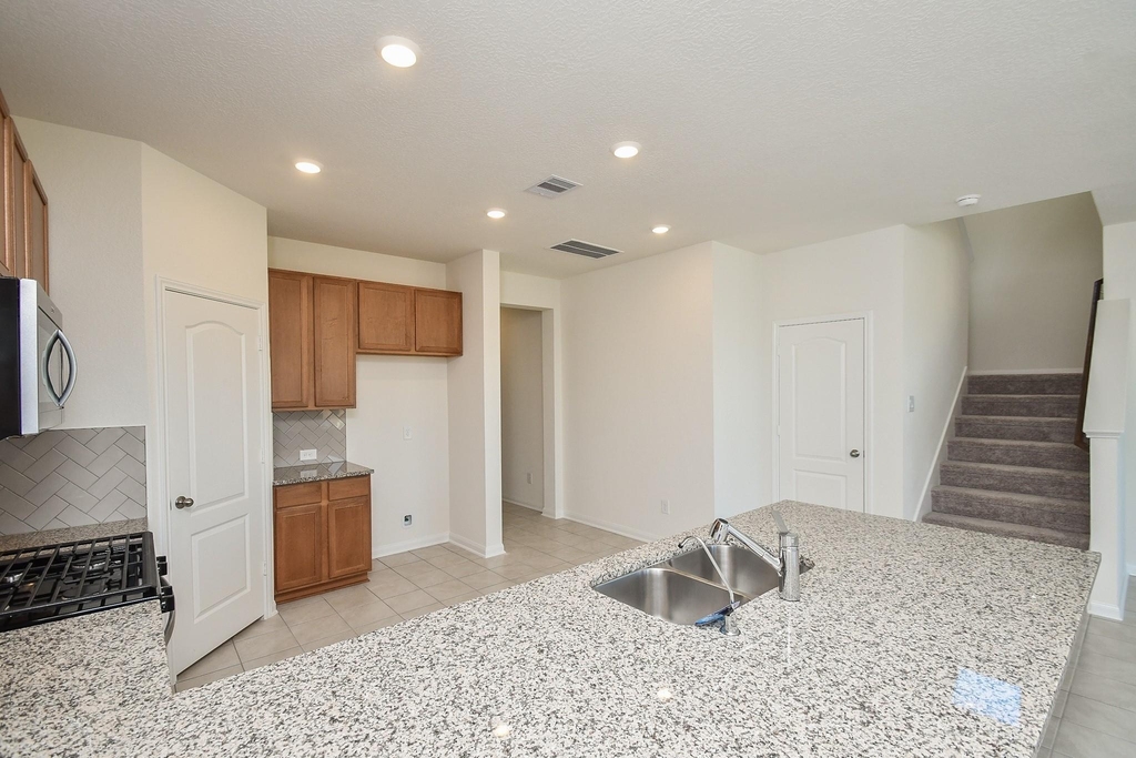 8138 Leisure Point Drive - Photo 13
