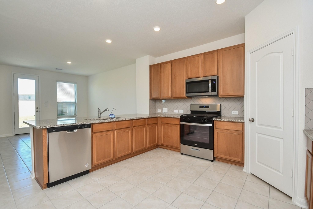 8138 Leisure Point Drive - Photo 9